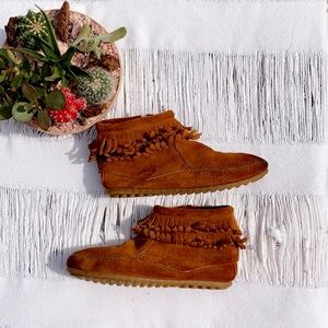 Minnetonka Suede boho Botties